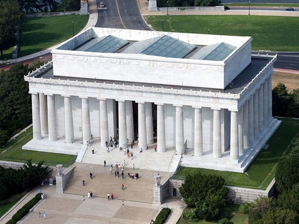 "Aerial view of Lincoln Memorial - east side EDIT" by Aerial_view_of_Lincoln_Memorial_-_east_side.jpg: Carol M. Highsmithderivative work: upstateNYer - Aerial_view_of_Lincoln_Memorial_-_east_side.jpg. Licensed under Public Domain via Wikimedia Commons - https://commons.wikimedia.org/wiki/File:Aerial_view_of_Lincoln_Memorial_-_east_side_EDIT.jpeg#mediaviewer/File:Aerial_view_of_Lincoln_Memorial_-_east_side_EDIT.jpeg
